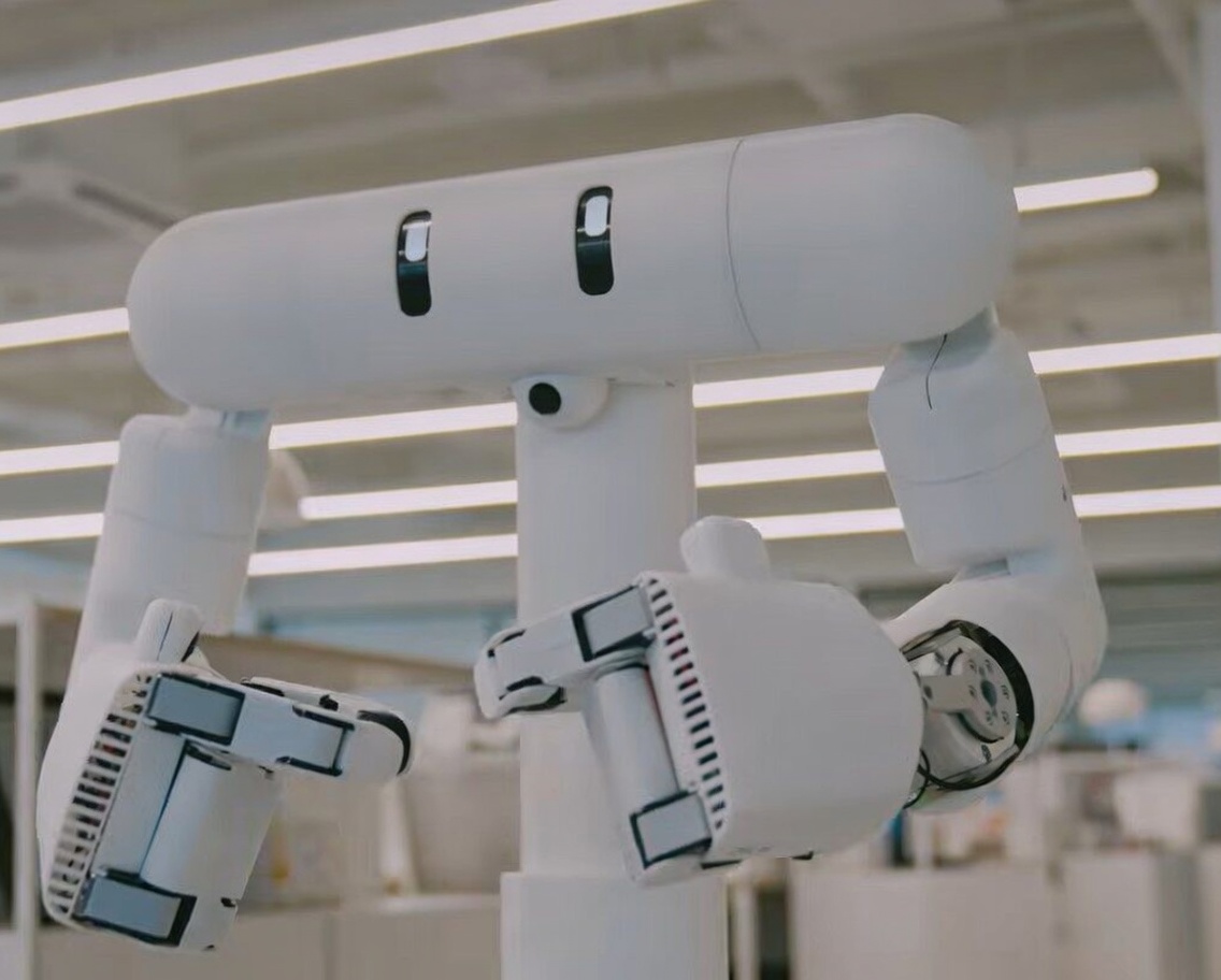 DEUX humanoid robot